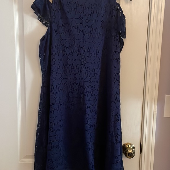 PL Kim Rogers Petite Navy Blue Lace Cold a shoulder dress - Picture 6 of 8